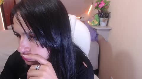 Snapshot of laura_pink22 chatting on 12/10/24, 01:32 Laura Pink online show from 12/10/24, 01:32