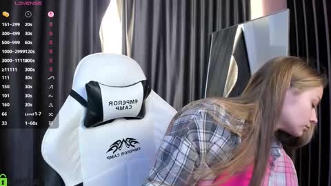 Laura online show from 02/19/26, 01:51