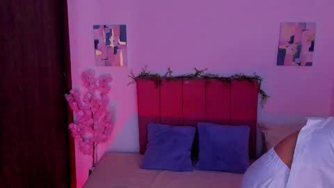 Laura Rose online show from 10/24/25, 05:31