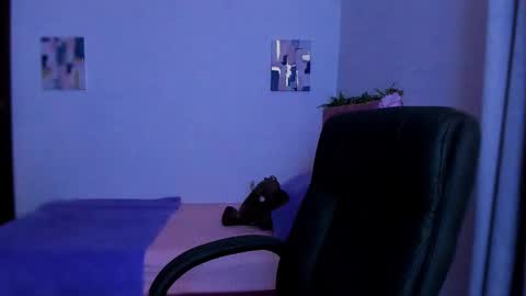 Laura Rose online show from 12/15/25, 06:50