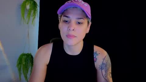 Snapshot of laura_r23 chatting on 07/13/26, 07:16 Laura Rose online show from 07/13/26, 07:16