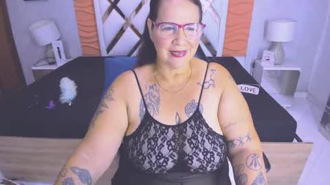 Snapshot of laura_riley chatting on 05/03/26, 12:00 Laura online show from 05/03/26, 12:00