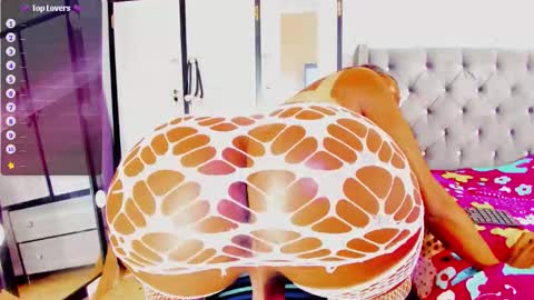 Snapshot of laura_sexo11 chatting on 10/14/25, 09:04 laura_sexo11 online show from 10/14/25, 09:04