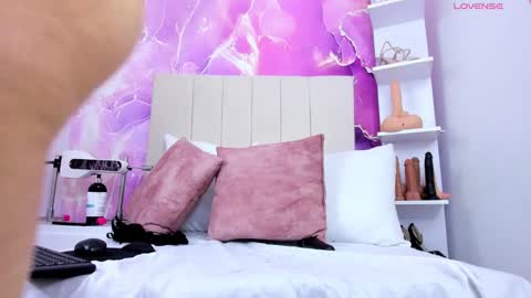 Laura Smith online show from 01/21/25, 08:43