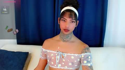 Snapshot of laura_sweet7 chatting on 10/18/25, 12:57 Laura online show from 10/18/25, 12:57