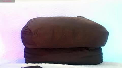 Laura online show from 04/10/26, 04:50