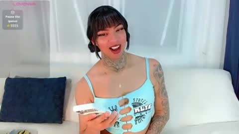 Laura online show from 07/15/26, 06:40