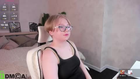 Snapshot of lauraaa_smith chatting on 02/25/26, 08:02 Laura online show from 02/25/26, 08:02