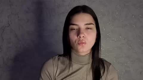 Snapshot of lauraback chatting on 01/19/26, 12:20 Laura online show from 01/19/26, 12:20