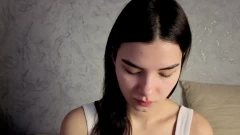 Snapshot of lauraback chatting on 03/06/26, 08:33 Laura online show from 03/06/26, 08:33