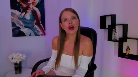 Snapshot of laurablue_ chatting on 02/27/25, 02:43 Laura Blue online show from 02/27/25, 02:43