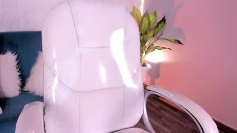 LauraCarther  online show from 04/21/26, 02:51