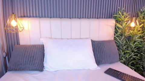 LauraCarther  online show from 04/24/26, 07:05