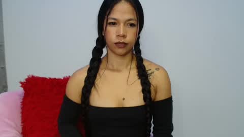 Snapshot of lauracb_ chatting on 10/21/25, 05:52 lauracb online show from 10/21/25, 05:52