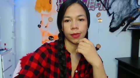 Snapshot of lauracb_ chatting on 10/22/25, 05:41 lauracb online show from 10/22/25, 05:41