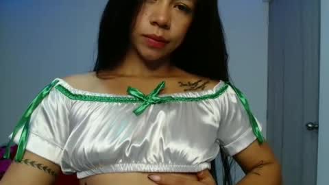 Snapshot of lauracb_ chatting on 11/28/25, 04:59 lauracb online show from 11/28/25, 04:59