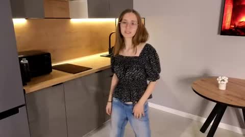 Snapshot of lauracollins__ chatting on 05/06/26, 02:55 May online show from 05/06/26, 02:55