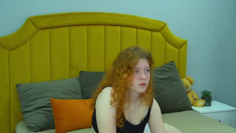 Snapshot of lauradennis chatting on 04/17/26, 05:10 Laura online show from 04/17/26, 05:10