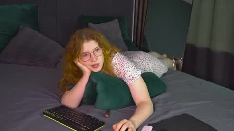 Snapshot of lauradennis chatting on 04/18/26, 08:51 Laura online show from 04/18/26, 08:51