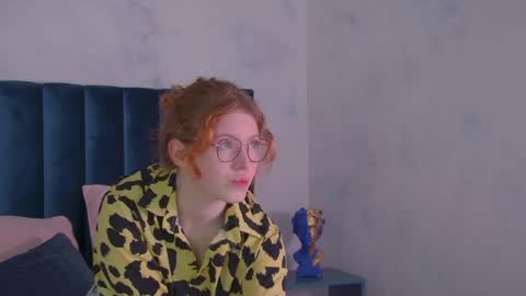 Snapshot of lauradennis chatting on 05/04/26, 04:19 Laura online show from 05/04/26, 04:19