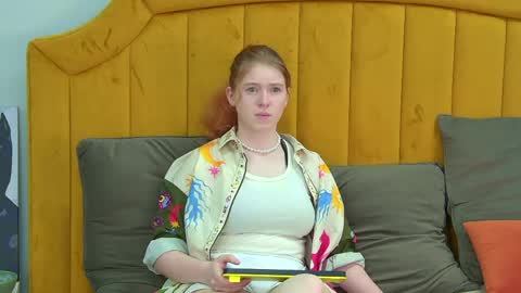 Snapshot of lauradennis chatting on 05/06/26, 05:07 Laura online show from 05/06/26, 05:07