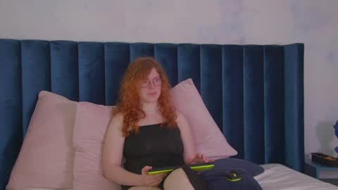 Snapshot of lauradennis chatting on 05/12/26, 04:59 Laura online show from 05/12/26, 04:59