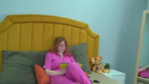 Snapshot of lauradennis chatting on 05/26/26, 04:36 Laura online show from 05/26/26, 04:36