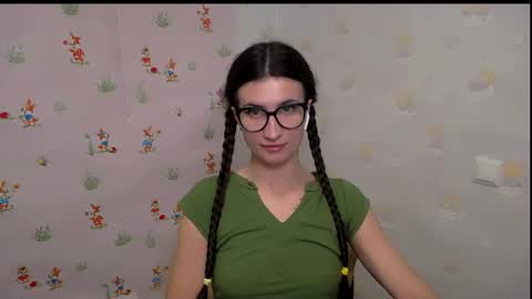 Snapshot of lauradre_ chatting on 10/25/25, 07:38 Laura online show from 10/25/25, 07:38