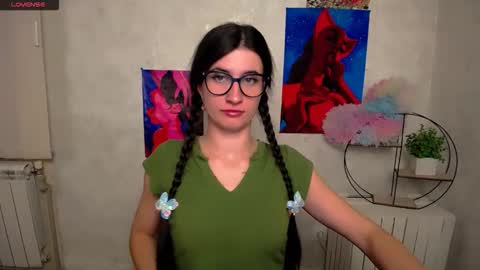 Snapshot of lauradre_ chatting on 11/10/25, 01:43 Laura online show from 11/10/25, 01:43