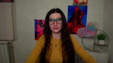 Snapshot of lauradre_ chatting on 11/11/25, 12:05 Laura online show from 11/11/25, 12:05