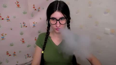 Snapshot of lauradre_ chatting on 12/04/25, 01:42 Laura online show from 12/04/25, 01:42