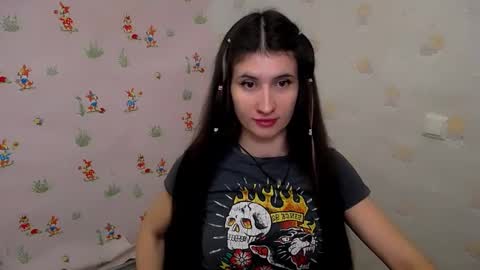 Snapshot of lauradre_ chatting on 12/22/25, 09:06 Laura online show from 12/22/25, 09:06