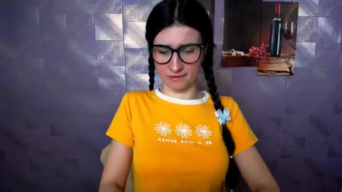 Snapshot of lauradre_ chatting on 02/15/26, 08:24 Laura online show from 02/15/26, 08:24