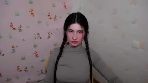 Snapshot of lauradre_ chatting on 02/20/26, 01:00 Laura online show from 02/20/26, 01:00