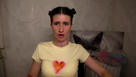 Snapshot of lauradre_ chatting on 05/20/26, 10:21 Laura online show from 05/20/26, 10:21