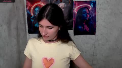 Snapshot of lauradre_ chatting on 06/22/26, 05:59 Laura online show from 06/22/26, 05:59