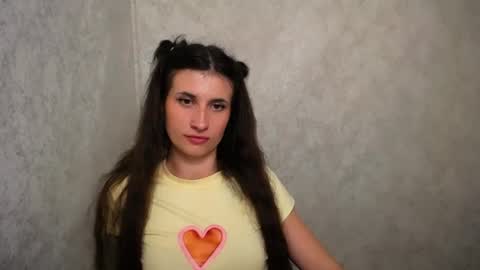 Snapshot of lauradre_ chatting on 06/27/26, 02:01 Laura online show from 06/27/26, 02:01