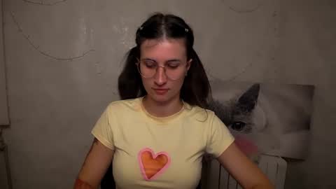 Snapshot of lauradre_ chatting on 07/05/26, 05:25 Laura online show from 07/05/26, 05:25