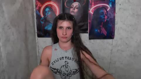 Snapshot of lauradre_ chatting on 07/07/26, 07:09 Laura online show from 07/07/26, 07:09