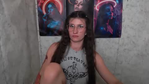 Snapshot of lauradre_ chatting on 07/07/26, 07:23 Laura online show from 07/07/26, 07:23