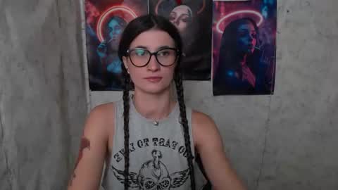 Snapshot of lauradre_ chatting on 07/08/26, 08:52 Laura online show from 07/08/26, 08:52