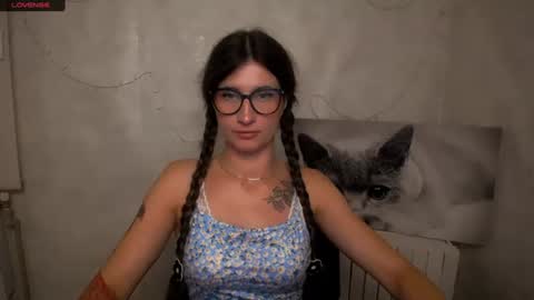 Snapshot of lauradre_ chatting on 07/13/26, 07:33 Laura online show from 07/13/26, 07:33