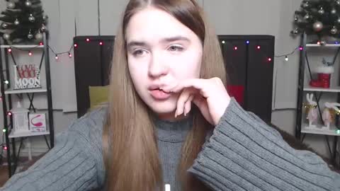 Snapshot of laurahlot chatting on 12/28/24, 02:01 LauraHlot online show from 12/28/24, 02:01