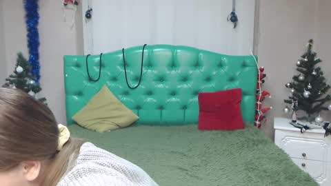 Snapshot of laurahlot chatting on 12/29/24, 04:59 LauraHlot online show from 12/29/24, 04:59