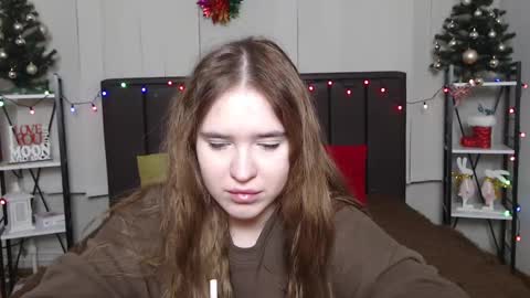 Snapshot of laurahlot chatting on 12/29/24, 10:03 LauraHlot online show from 12/29/24, 10:03