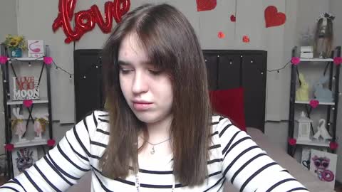 Snapshot of laurahlot chatting on 03/08/25, 04:50 LauraHlot online show from 03/08/25, 04:50