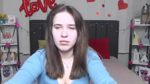 Snapshot of laurahlot chatting on 03/09/25, 06:11 LauraHlot online show from 03/09/25, 06:11