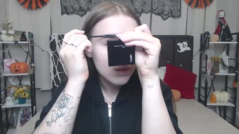 LauraHlot online show from 10/23/25, 05:44