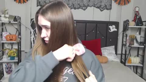 LauraHlot online show from 11/15/25, 07:10