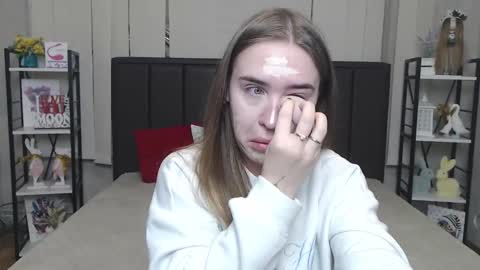 LauraHlot online show from 11/30/25, 07:01